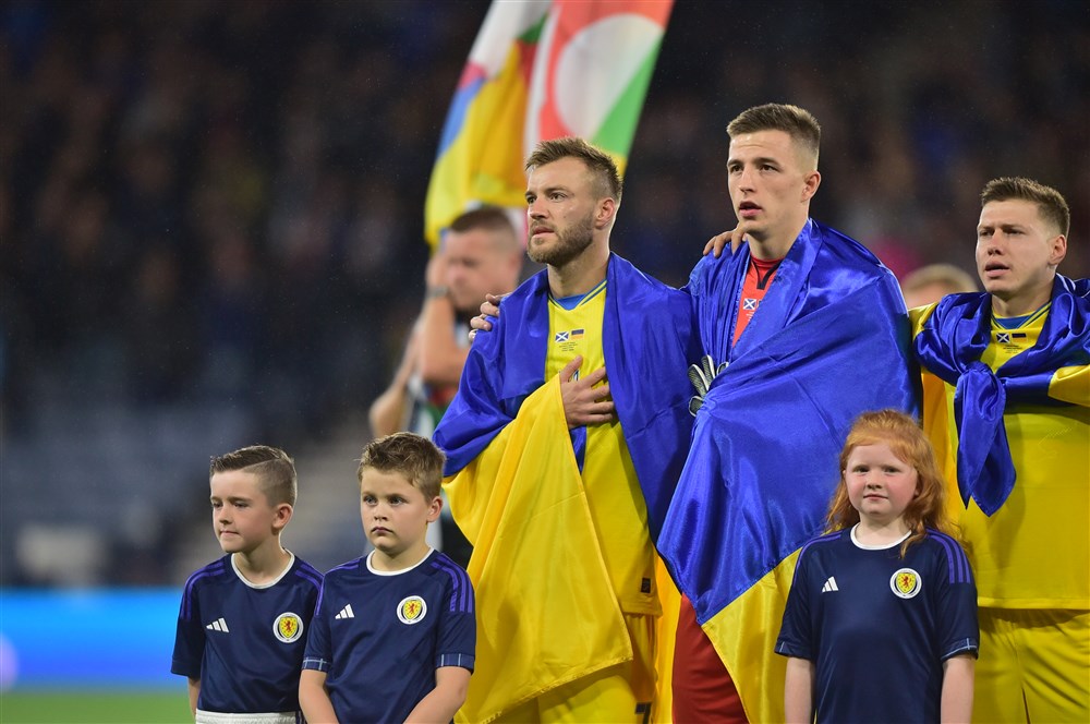 Dinamo Kiev haalt in zware oorlogstijd verloren zoon Yarmolenko terug