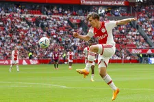 Thumbnail for article: Ajax grijpt kans en verlengt contract talentvolle Godts