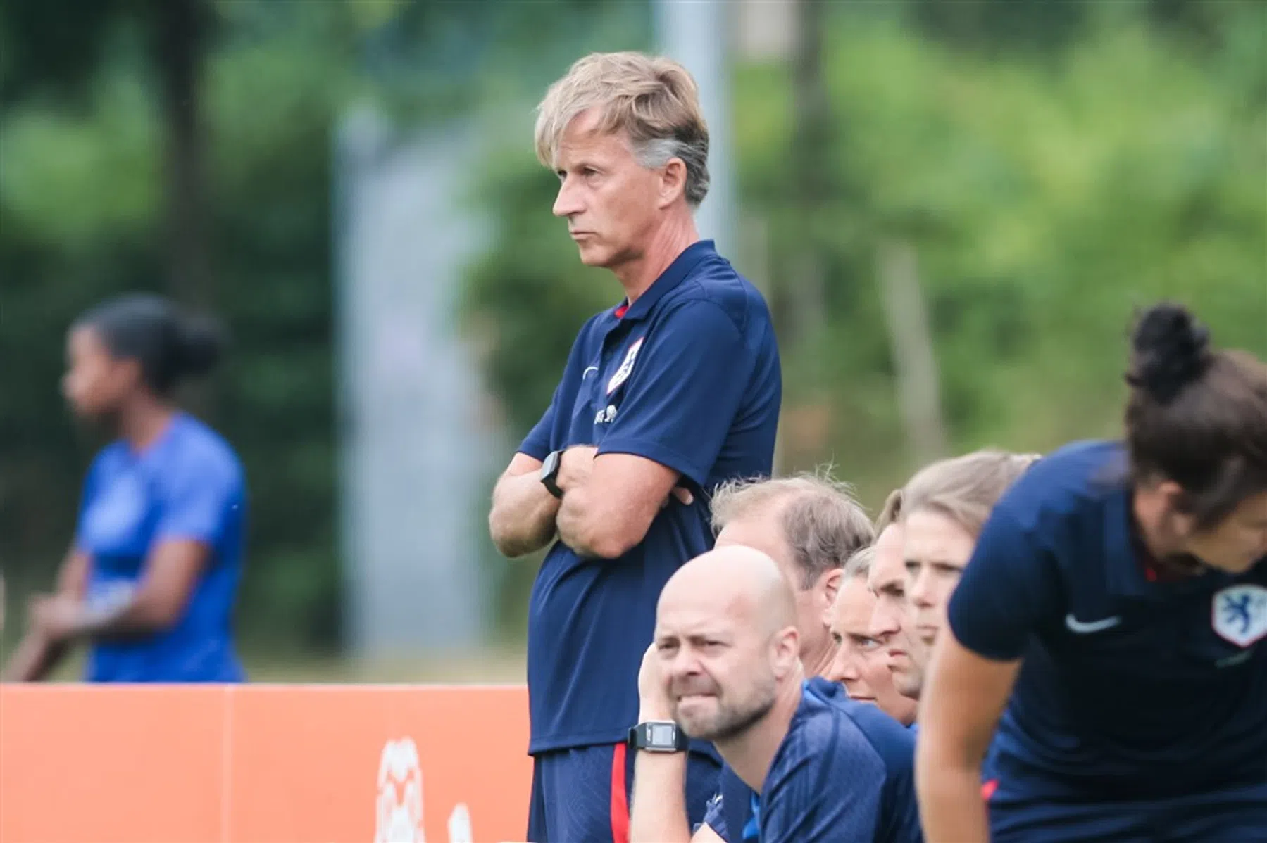 Jonker licht harde keuzes toe: 'Je kan geen vijf spitsen meenemen'