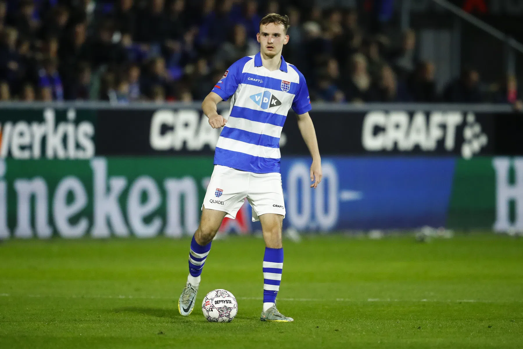 'Beelen zou bij Feyenoord op termijn een goede vervanger van Trauner zijn'