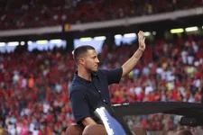 Thumbnail for article: 'Hazard krijgt keuze: spelen met Messi of spelen met broer'