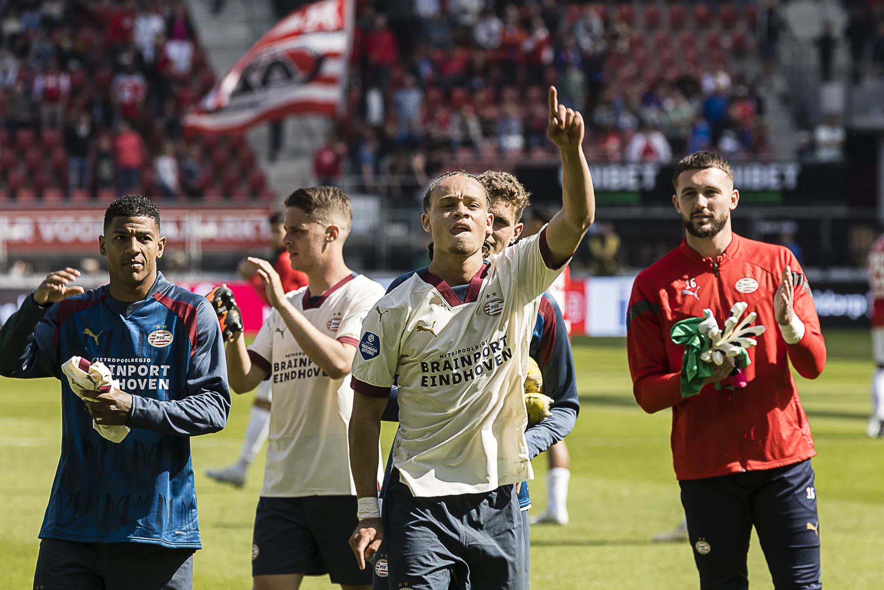 Xavi Simons belde met Koeman: 'Het is belangrijk dat hij gaat spelen'