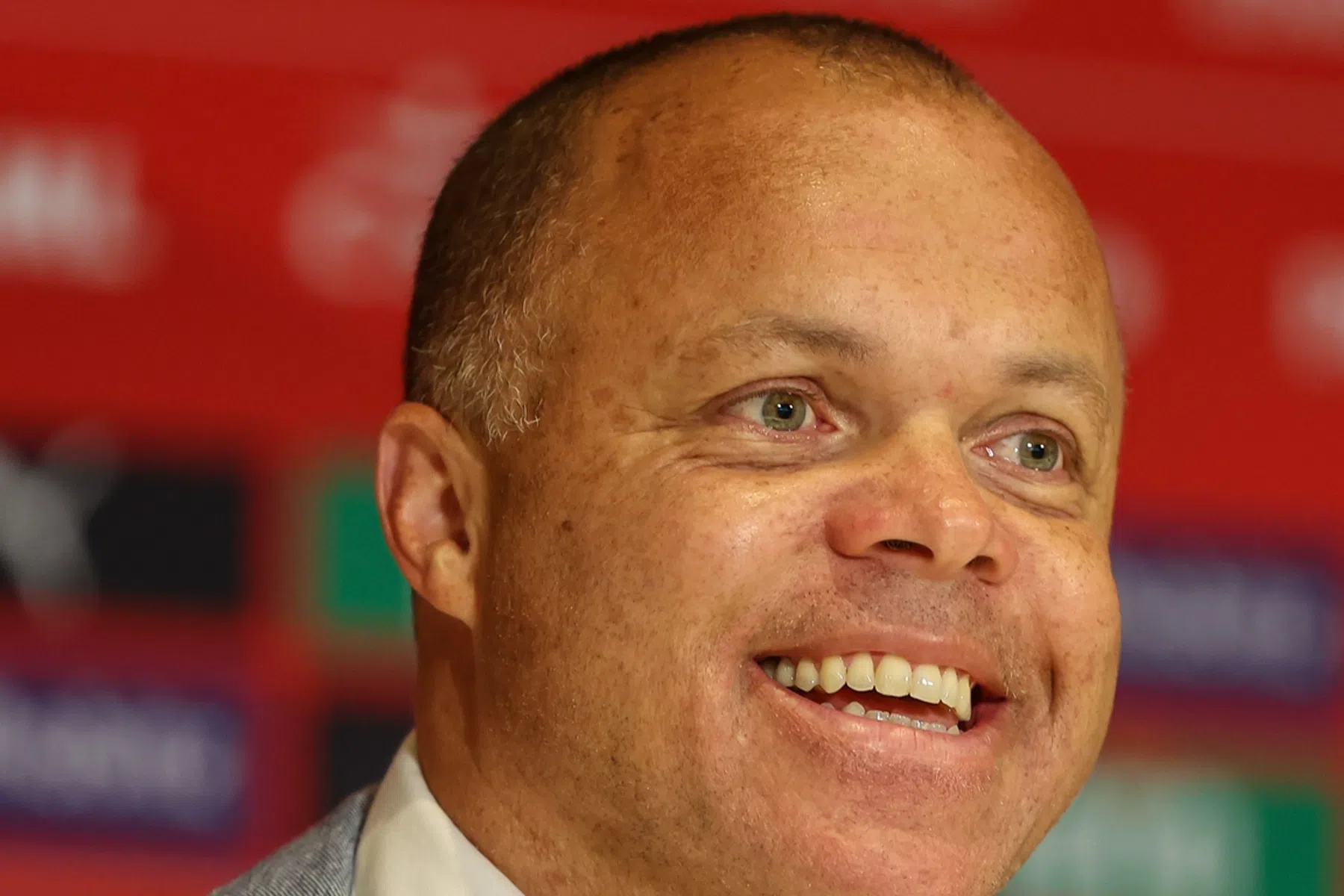 PSV-directeur Stewart vertelt over wisselwerking met Luuk de Jong en Pepi