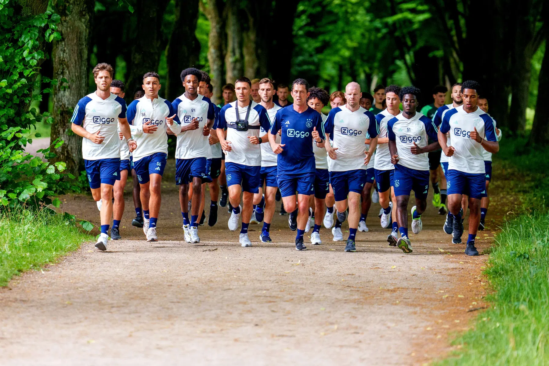 Déjà vu voor Ajax: selectie kampt wederom met leeftijdskloof
