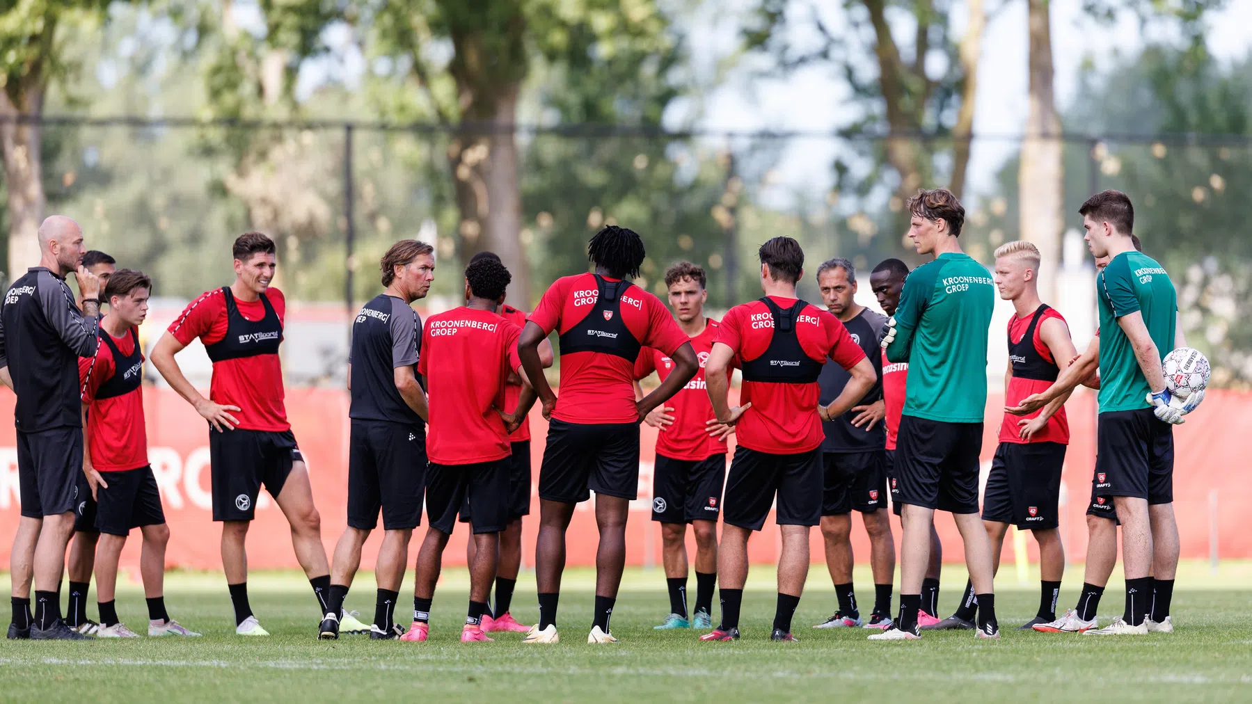 Almere City maakt eerste transfer in Eredivisie-tijdperk officieel