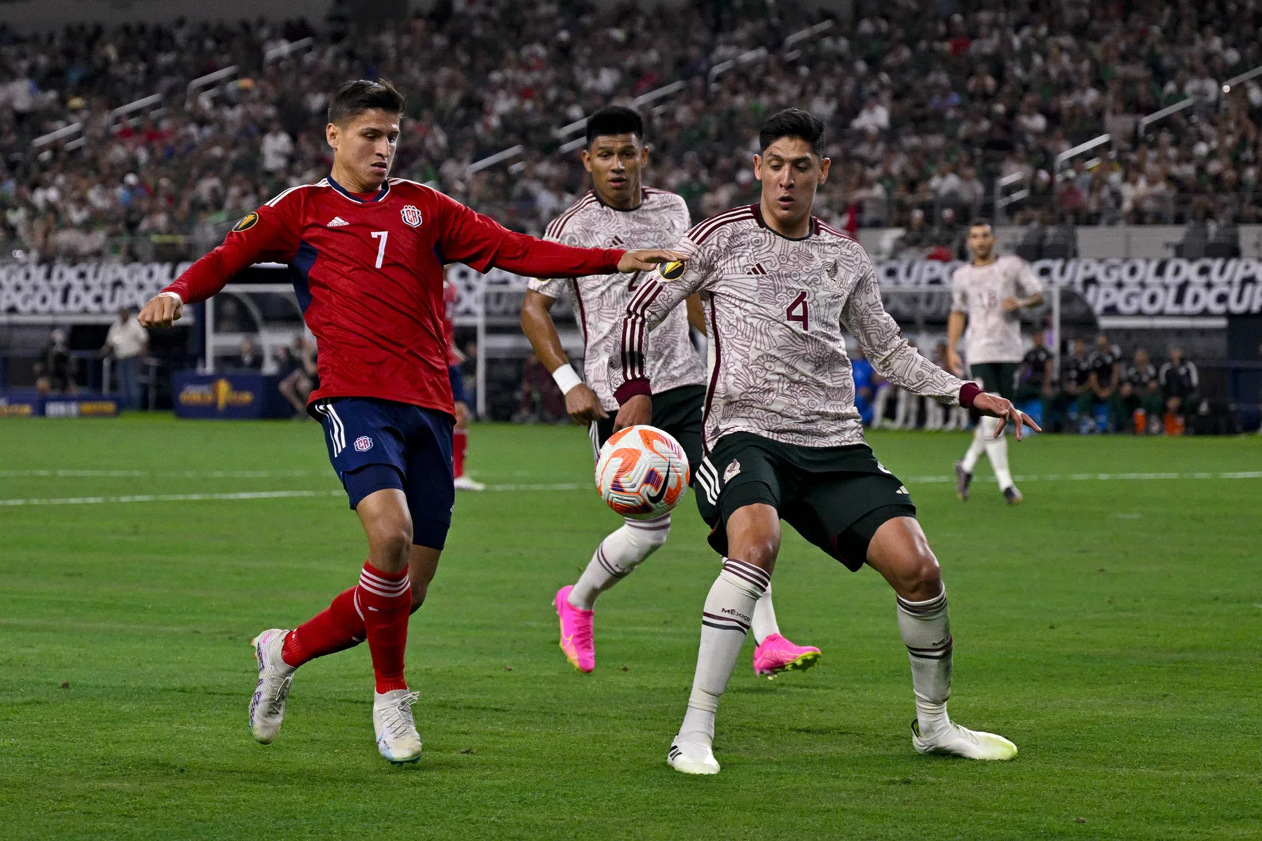 Blessure Ajacied Álvarez lijkt mee te vallen richting halve finales Gold Cup