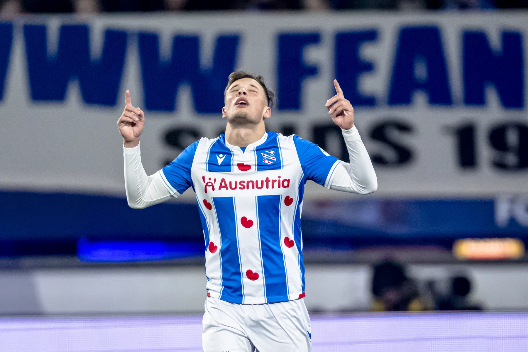 Bologna verrast Van Hooijdonk: spits voorlopig niet welkom