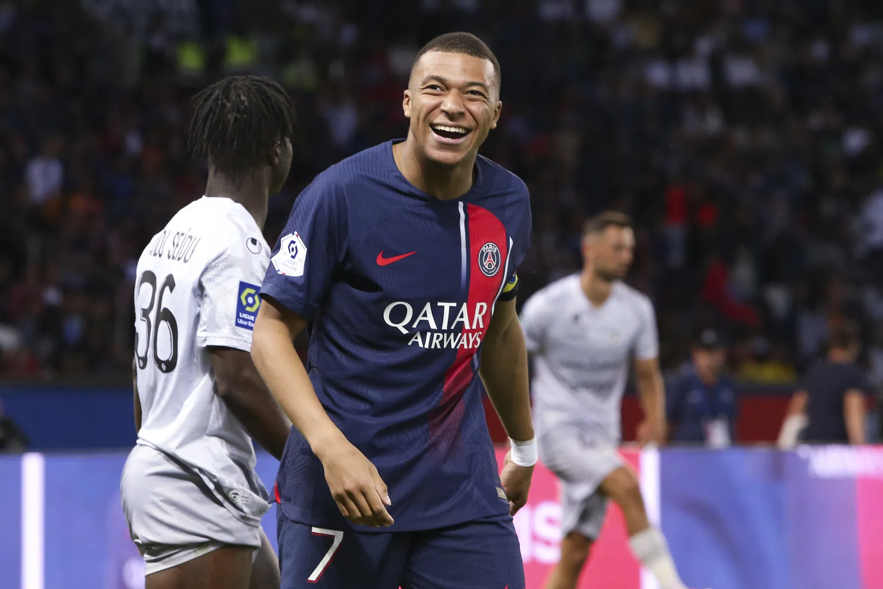 Geen woord over zijn toekomst: Mbappé prijst het Afrikaanse voetbal