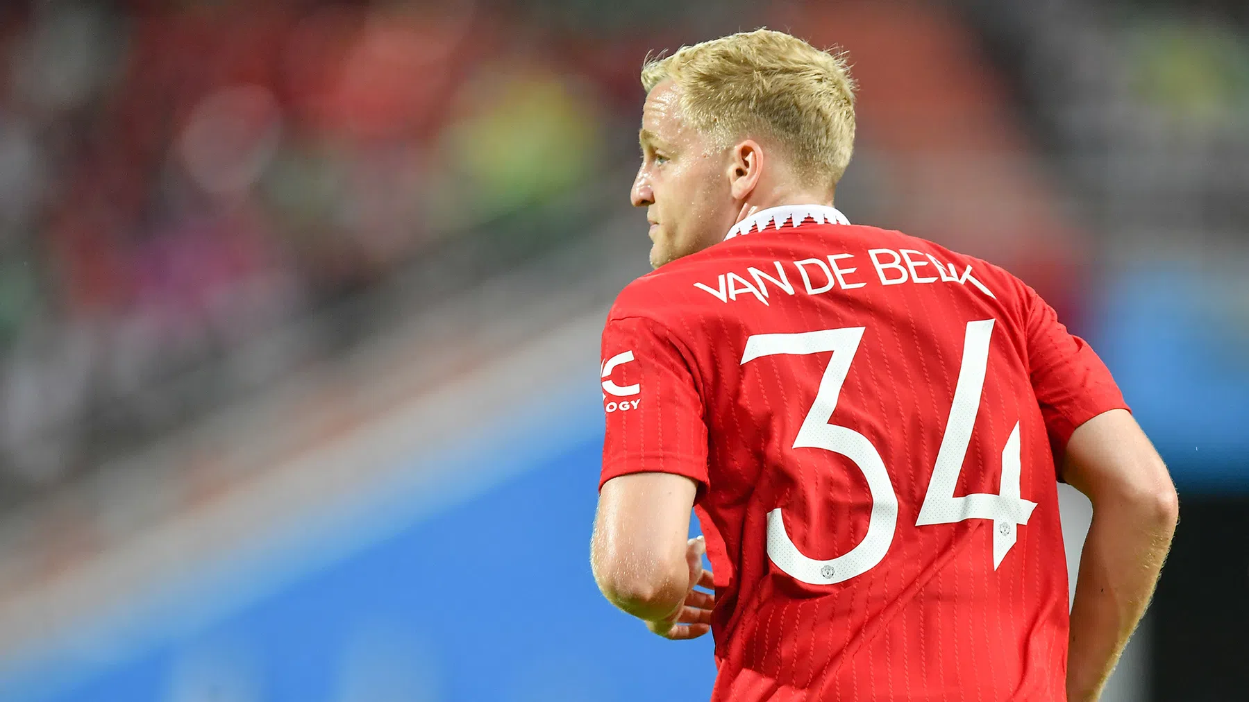 'Van de Beek moet gewoon weg uit Engeland'
