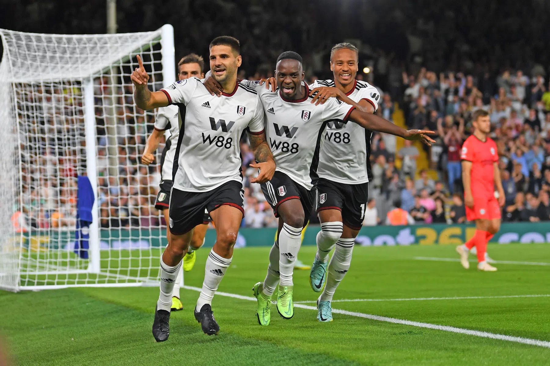 Fulham veegt bod op topscorer Mitrovic direct van tafel