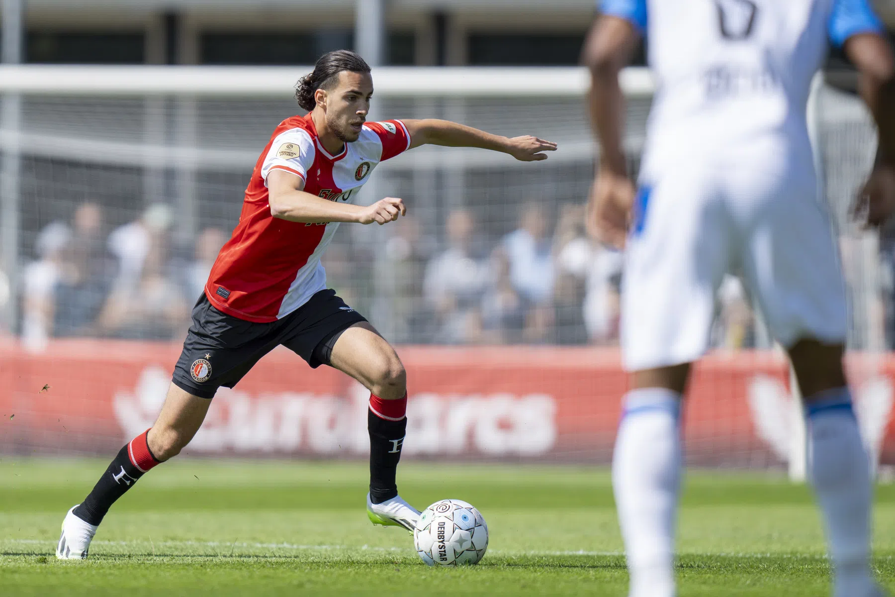 Wellenreuther pakt twee penalty's bij Feyenoord-debuut Zerrouki