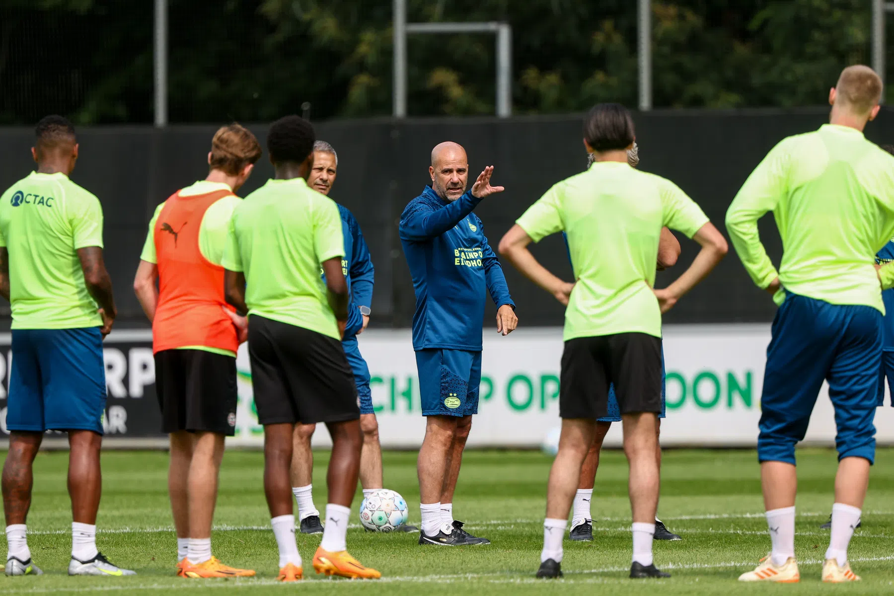 PSV met 29 spelers naar Oostenrijk, Lucius vult trainersstaf aan 
