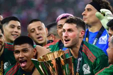 Thumbnail for article: Mexico wint Gold Cup dankzij heldenrol Giménez