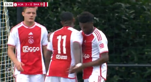 Ajax tankt vertrouwen met soepele zege op Shakhtar Donetsk