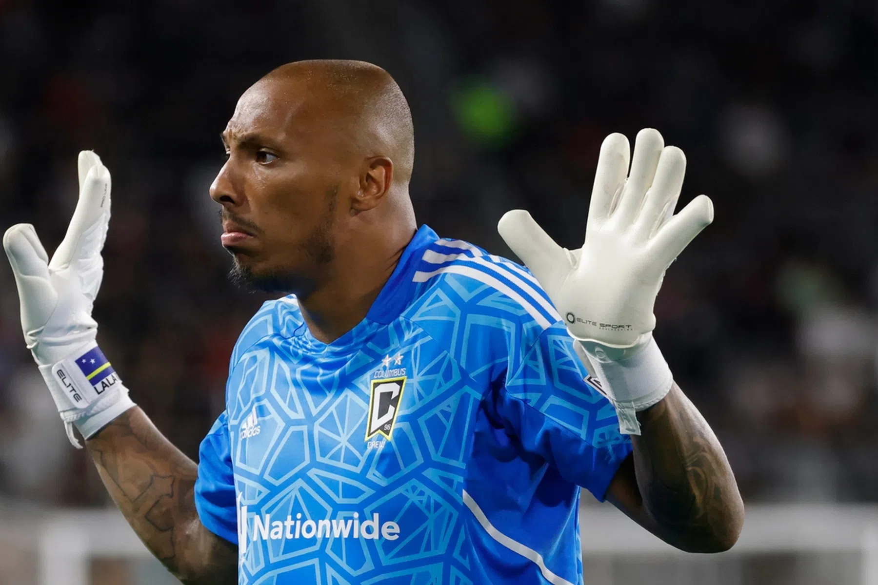 Vitesse heeft voor de derde keer op deze dinsdag beet en legt Room vast