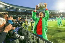 Thumbnail for article: Simons bedankt iedereen bij PSV en Van Nistelrooij in het bijzonder
