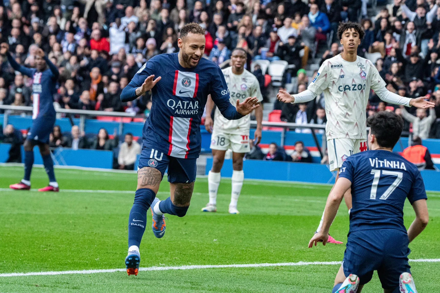 Slechte band met PSG-fans deert Neymar niet: 'Ik wil blijven'