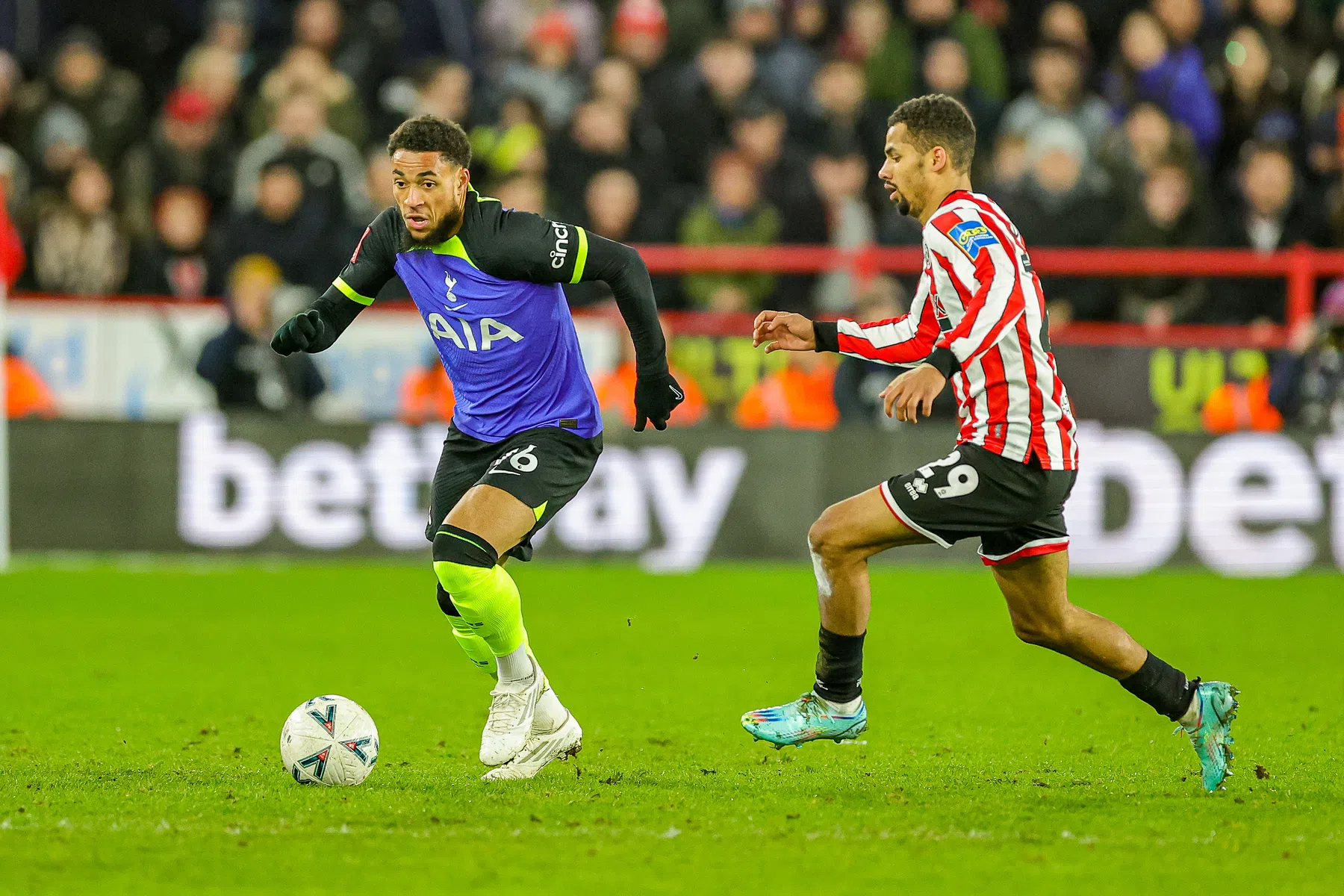 Nieuw Premier League-avontuur voor Danjuma: Everton wint de strijd