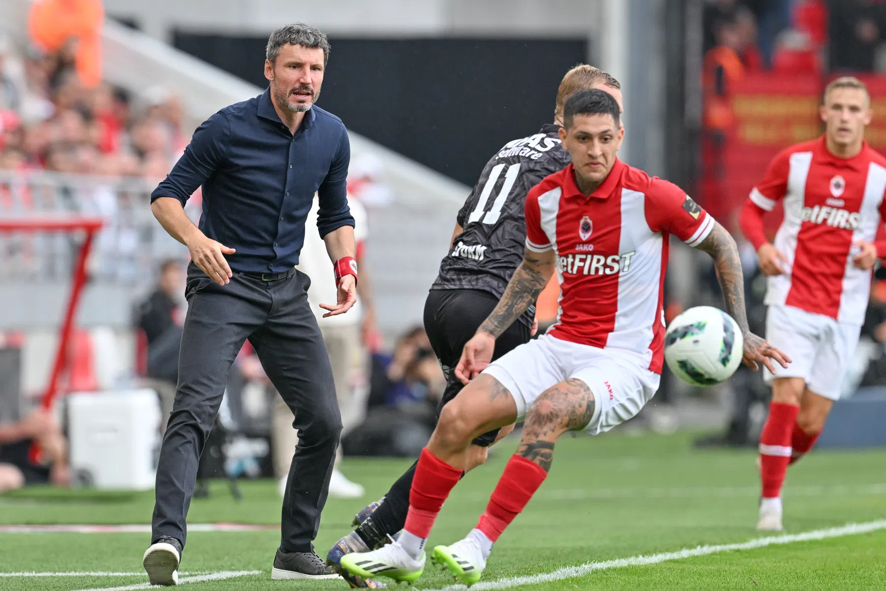 Van Bommel pakt na zinderende strafschoppen derde hoofdprijs met Antwerp