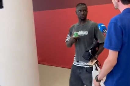 Mané sneert naar journalist: 'Jullie vermoorden me iedere dag en willen nu praten?'