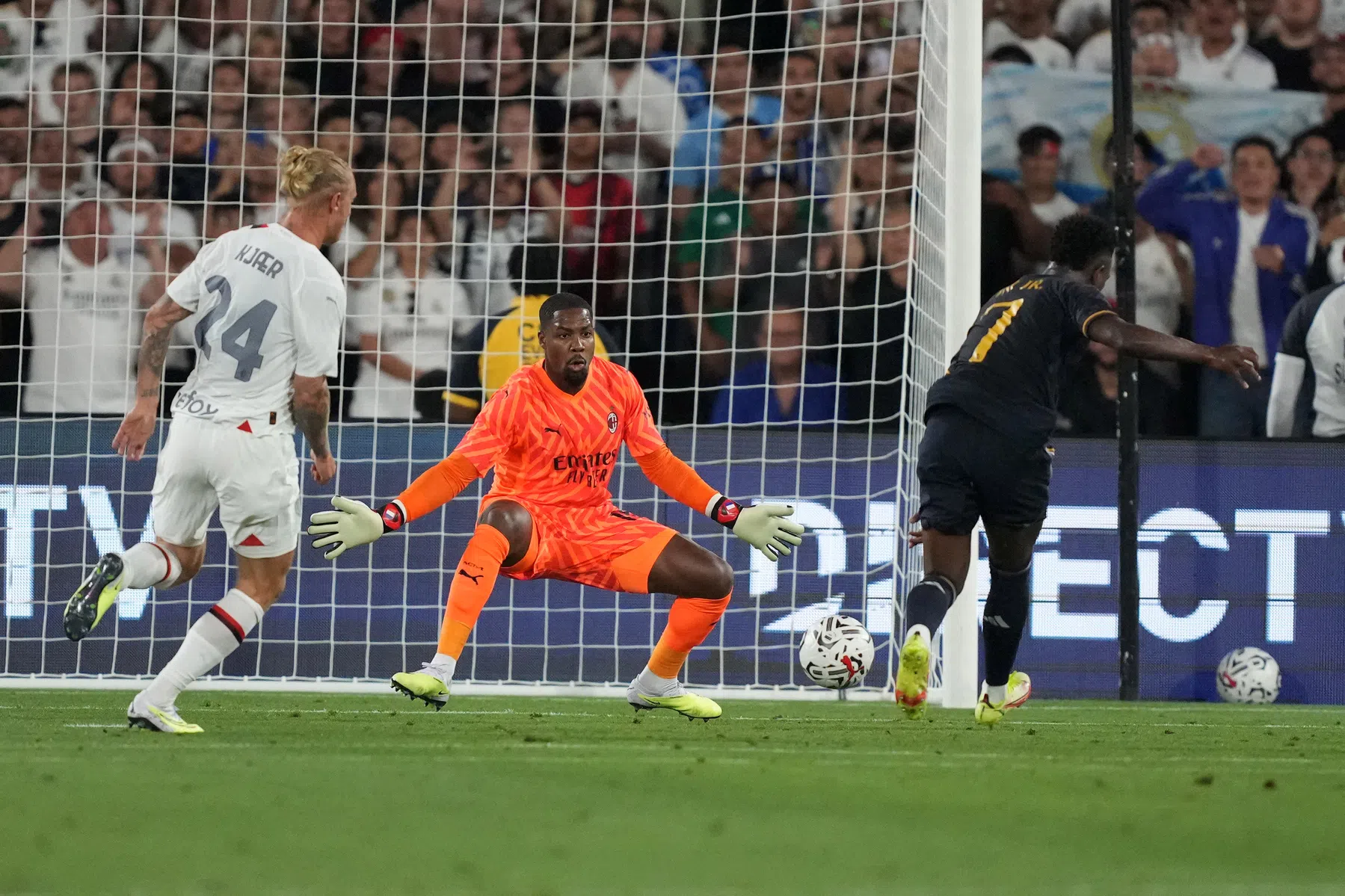 Reijnders kan comeback Real niet voorkomen bij officieus Milan-debuut