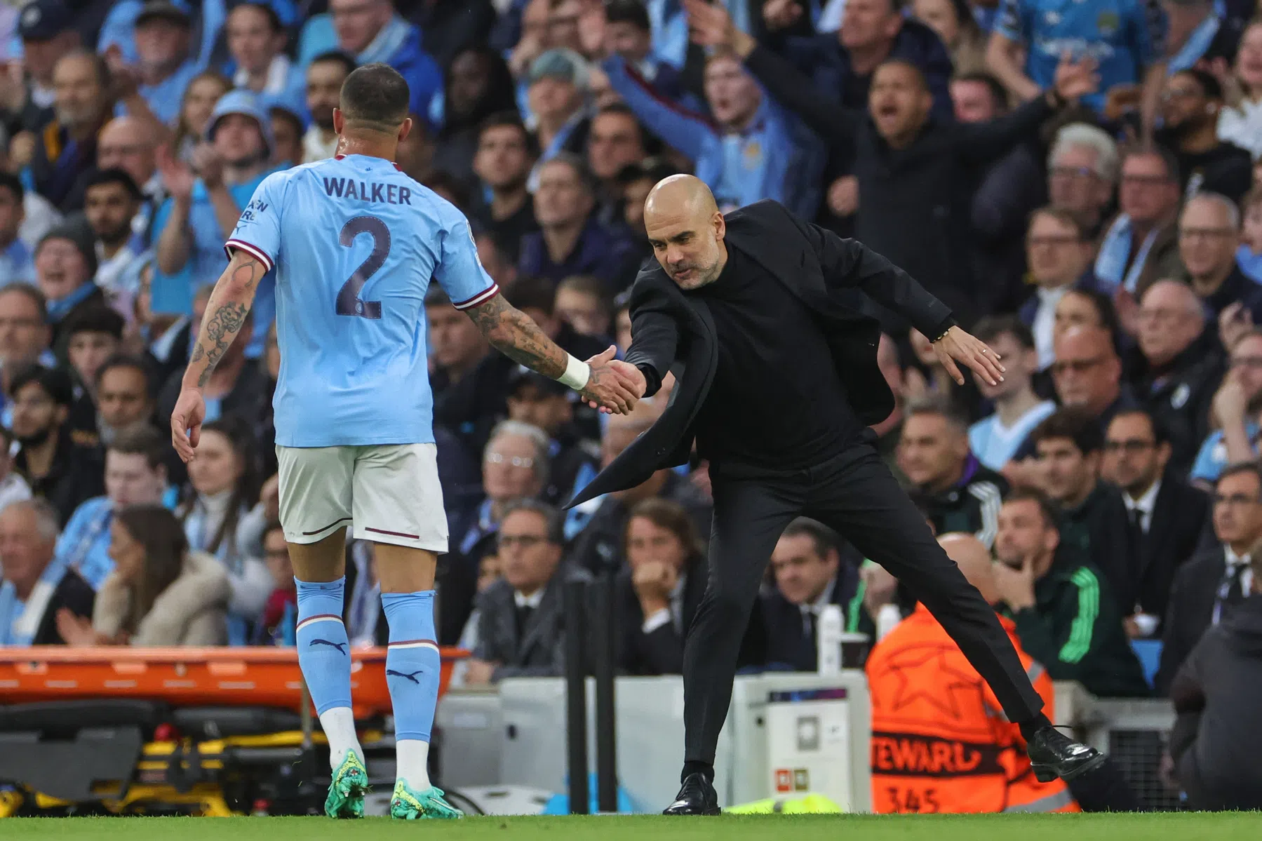 Guardiola spreekt zich uit over Walker in aanloop naar pikant duel