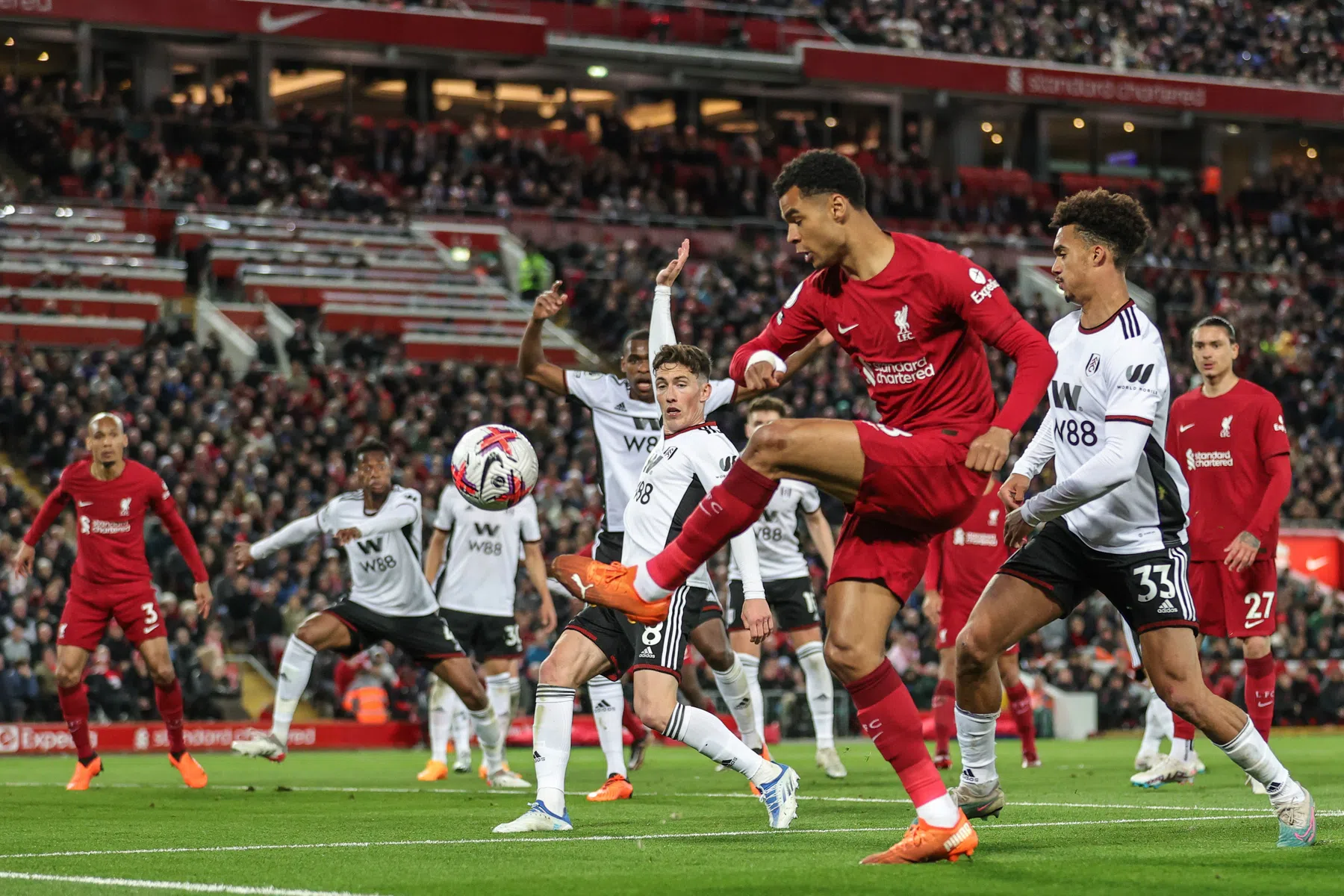 Heilige voetbalgrond: volg op Anfield de titelstrijd van Liverpool