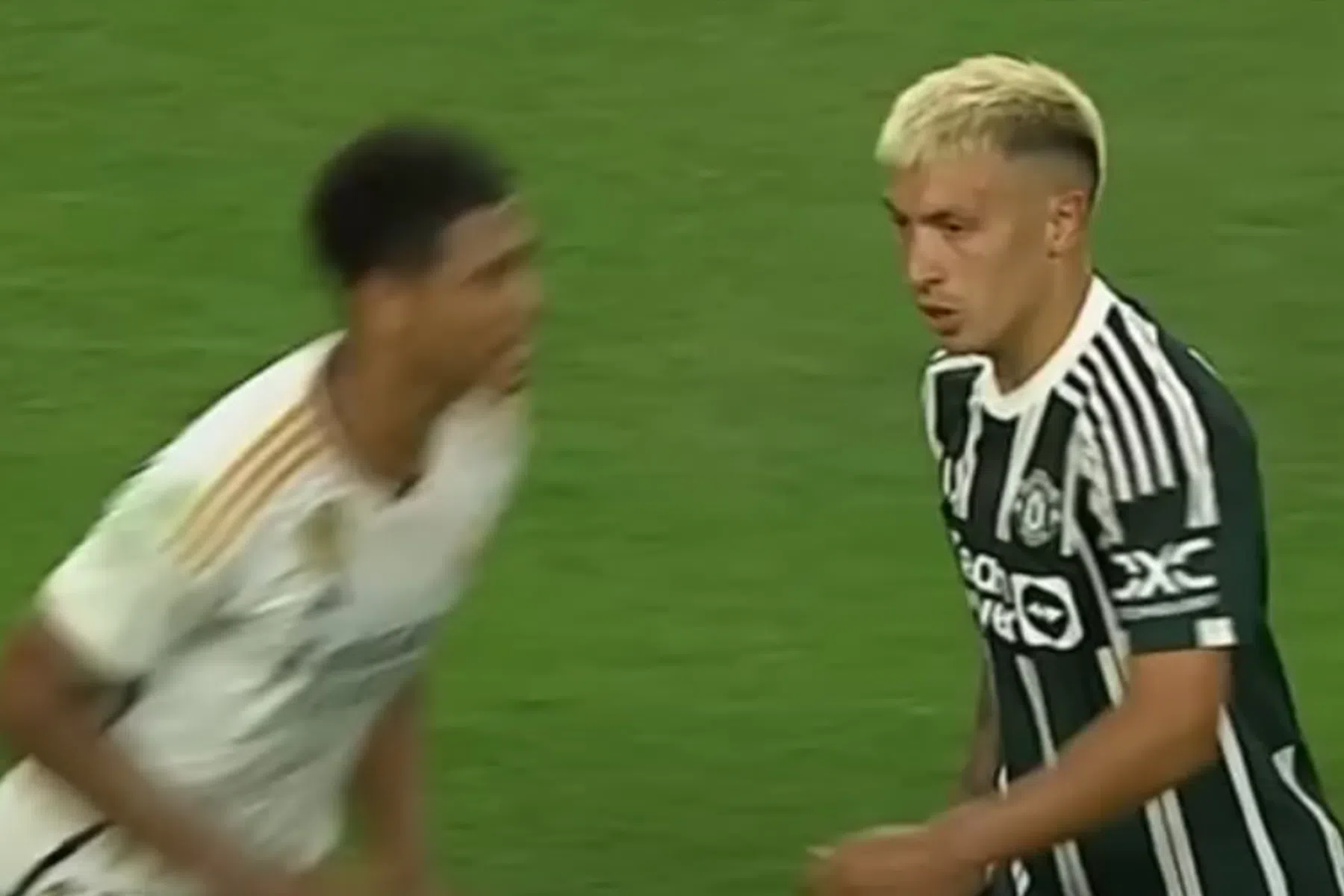 Bedaarde Bellingham vergeeft Martínez snel na keiharde tackle