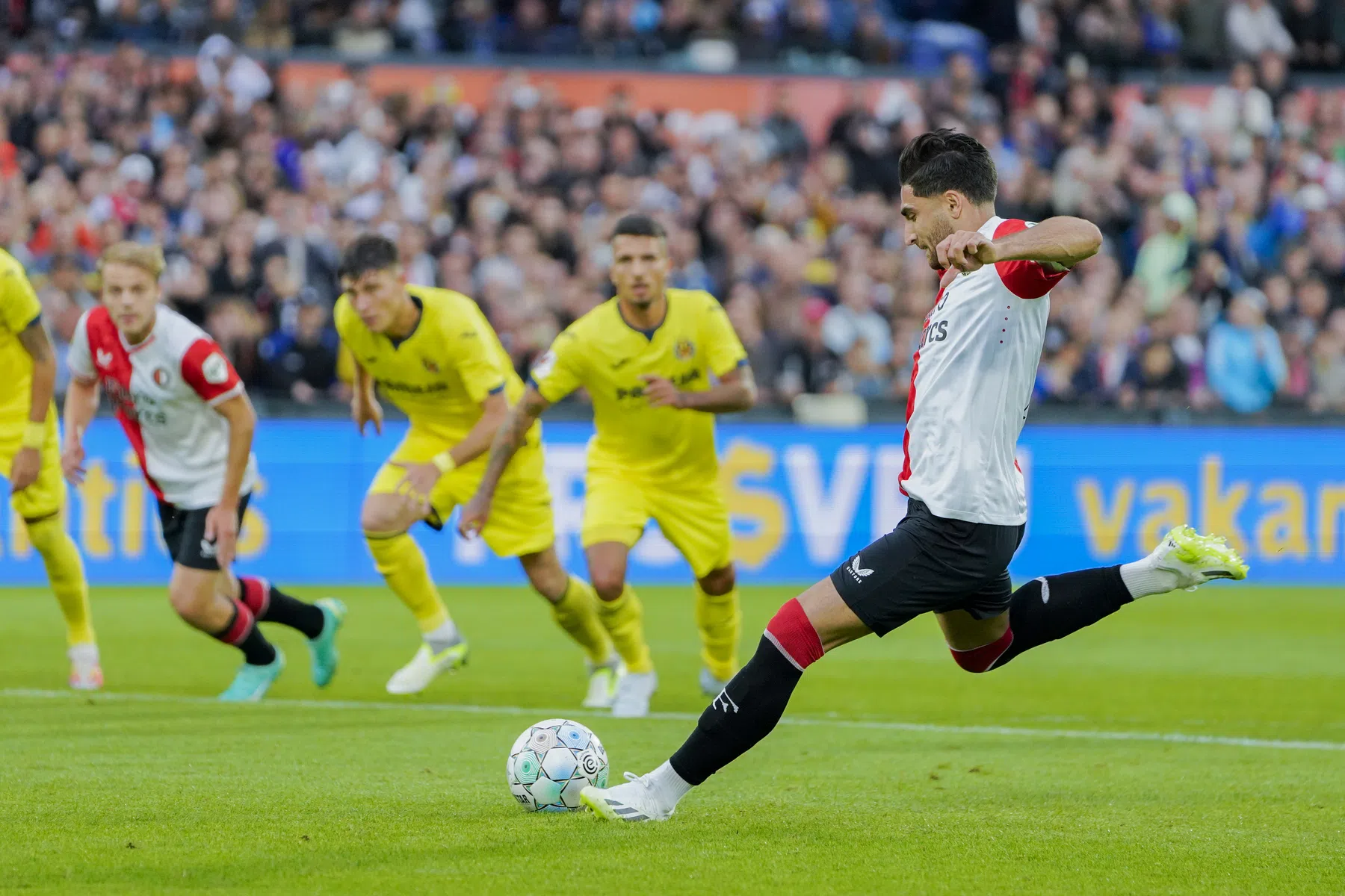 Feyenoord houdt Villarreal in toom tijdens fel en aantrekkelijk duel