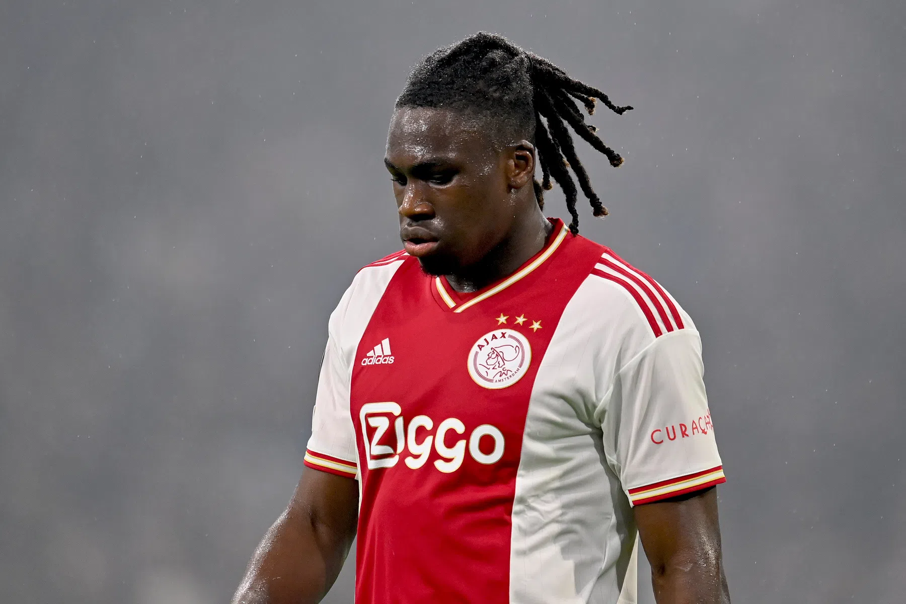 Ajax bevestigt vertrek Bassey naar Fulham