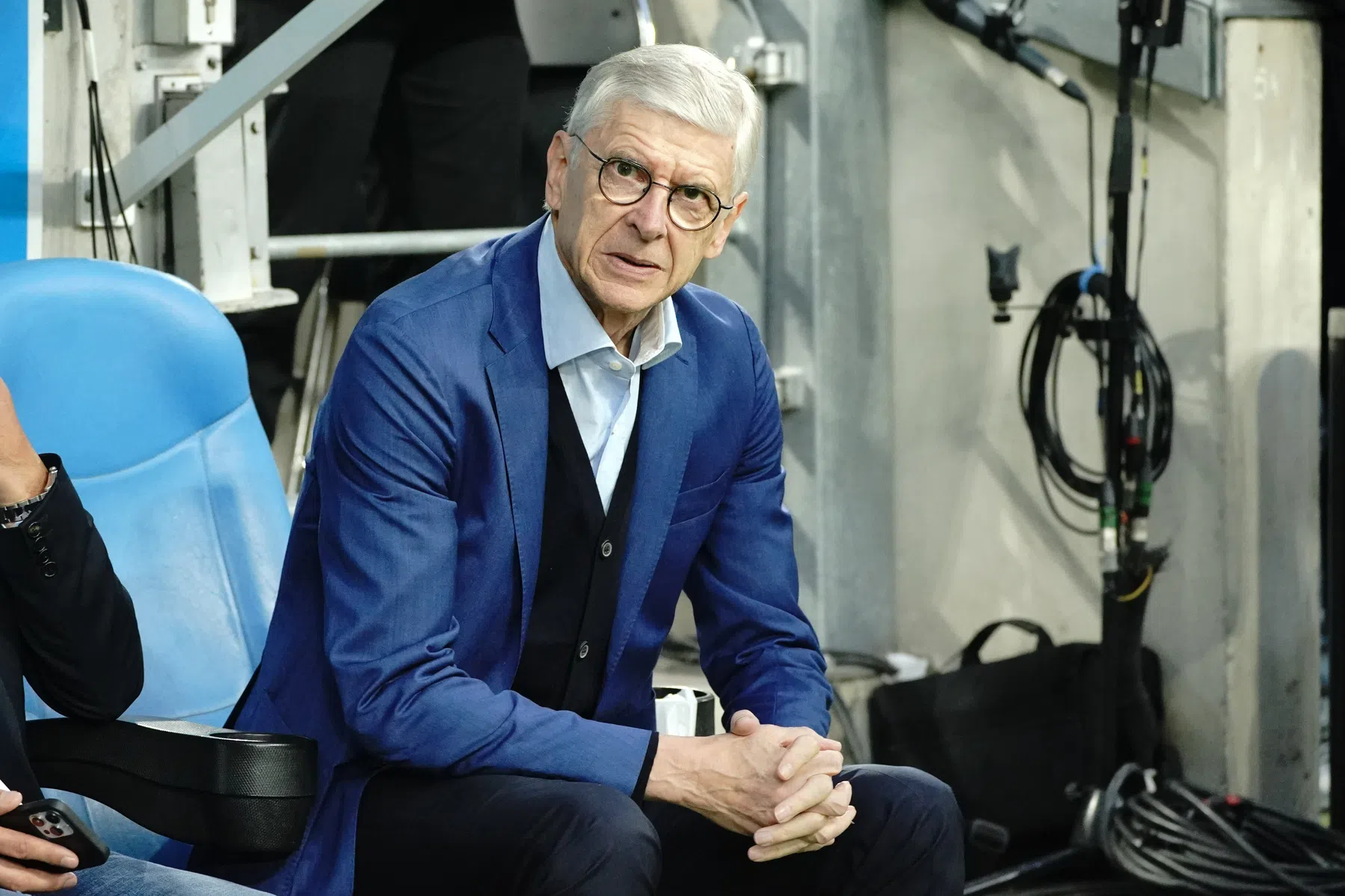 Legendarische Wenger buurman van Bergkamp voor stadion Arsenal