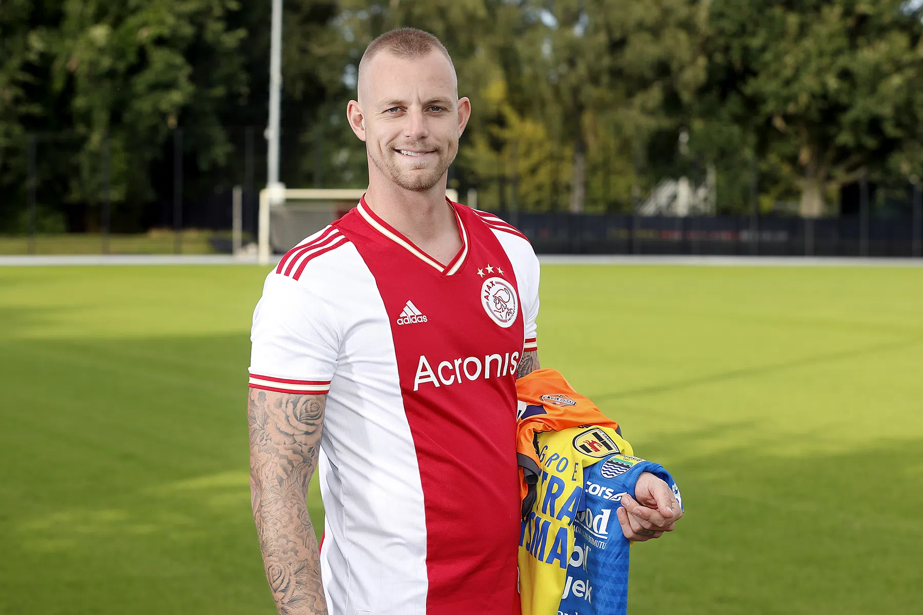 Voetballen in de jungle: 'Ik liep tegen een soort vleermuis aan'
