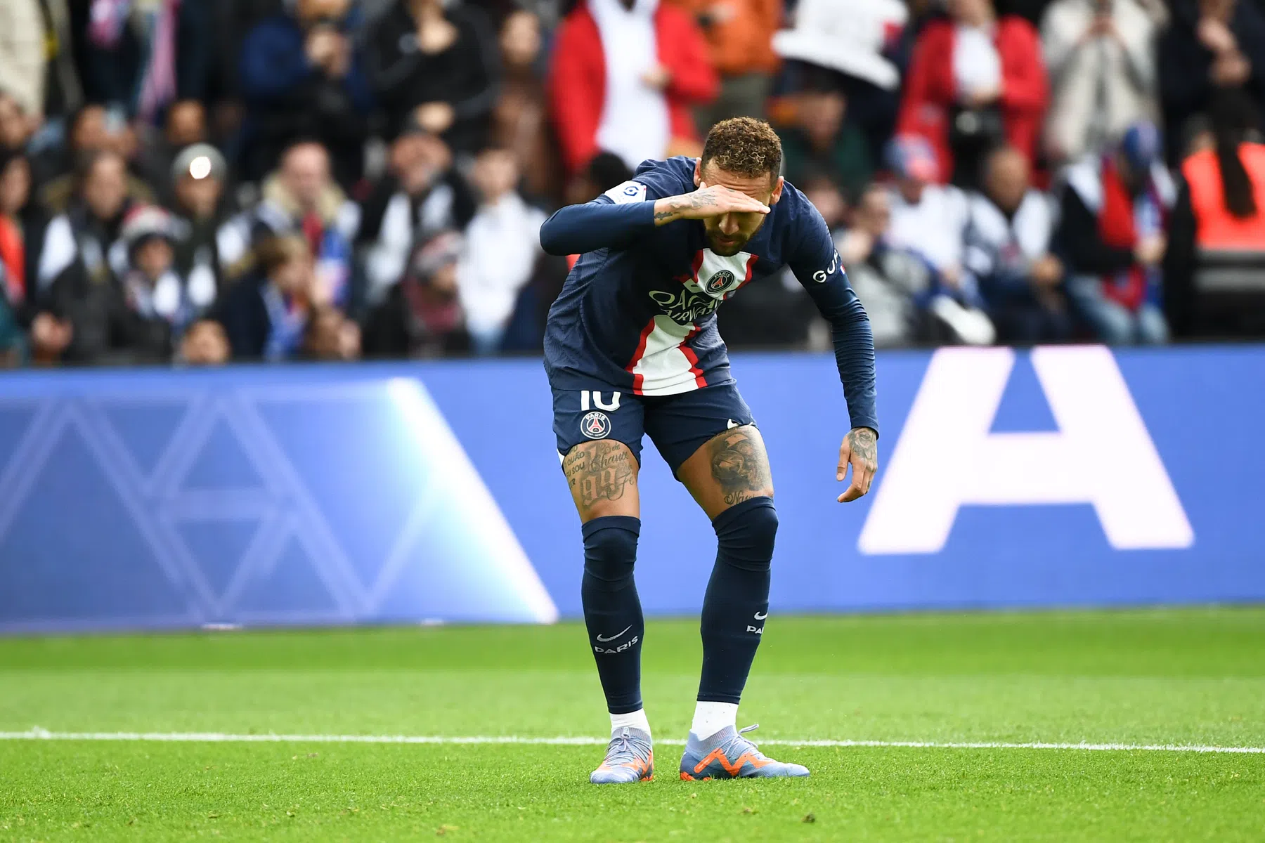 Teruggekeerde Neymar steelt direct de show bij winnend PSG