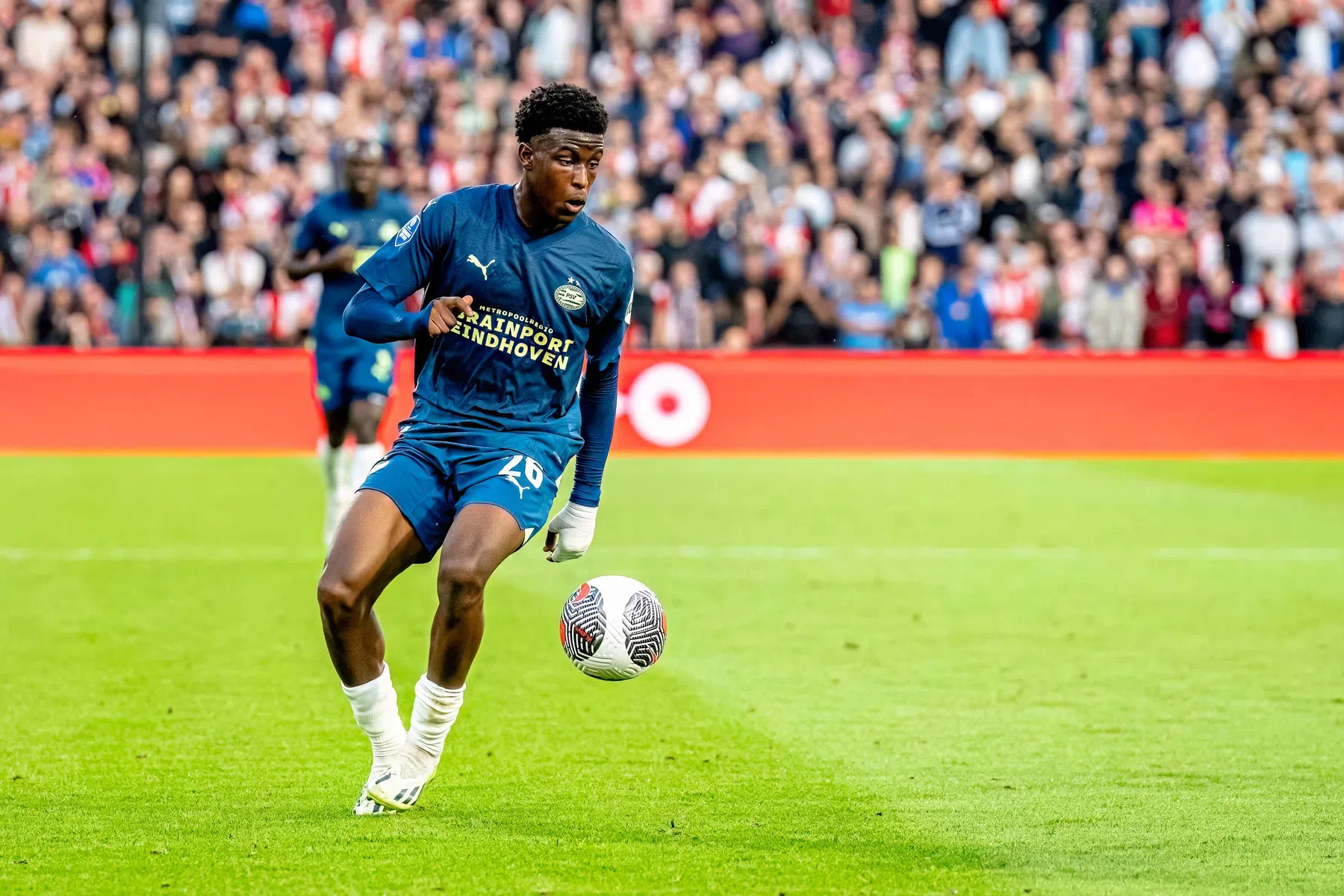 Babadi (18) viert PSV-debuut met een prijs: 'Die Kuip-vrees viel gelukkig reuze mee'