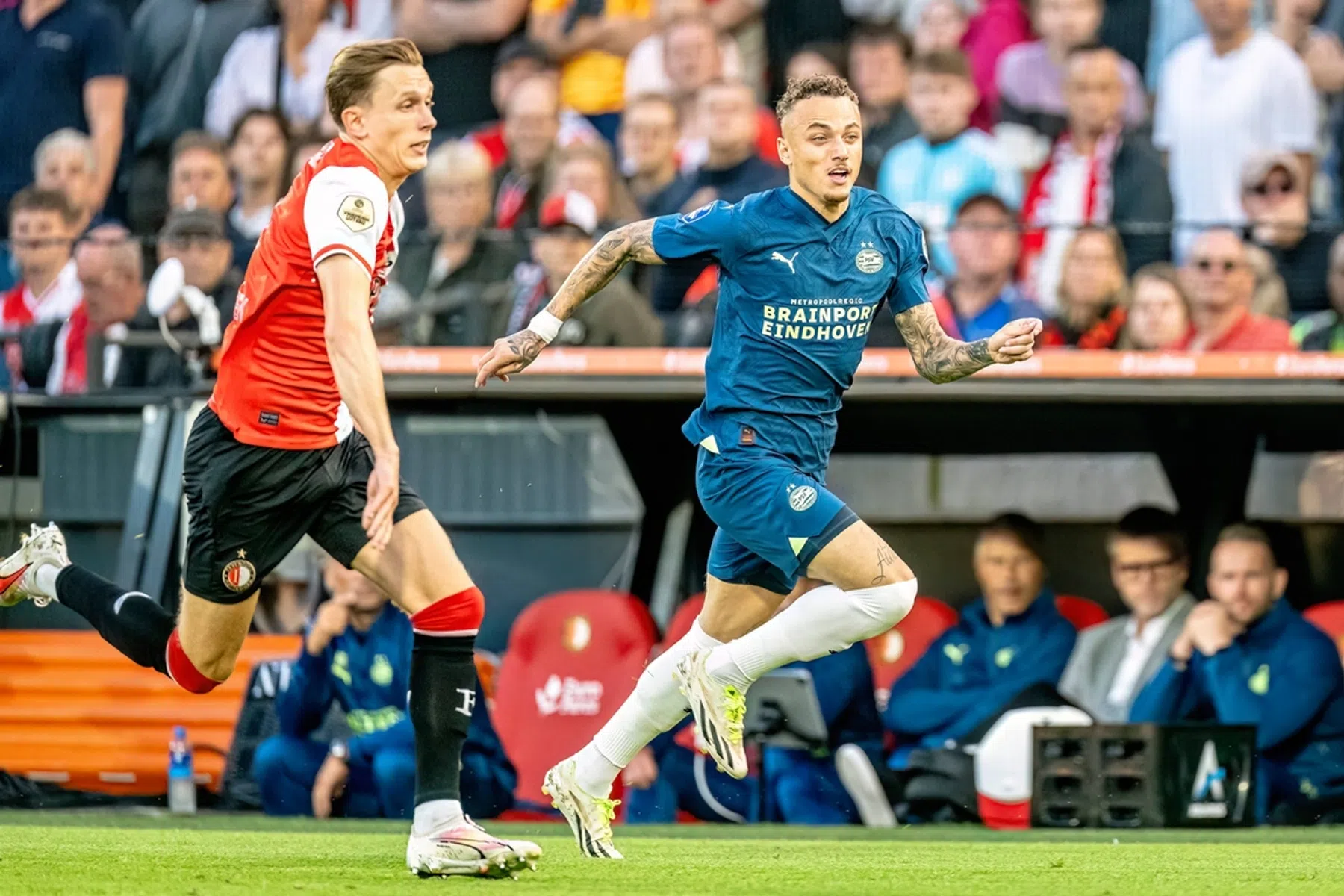 Lang maakt indruk tijdens debuut: 'Hij heeft veel voetbalintelligentie'