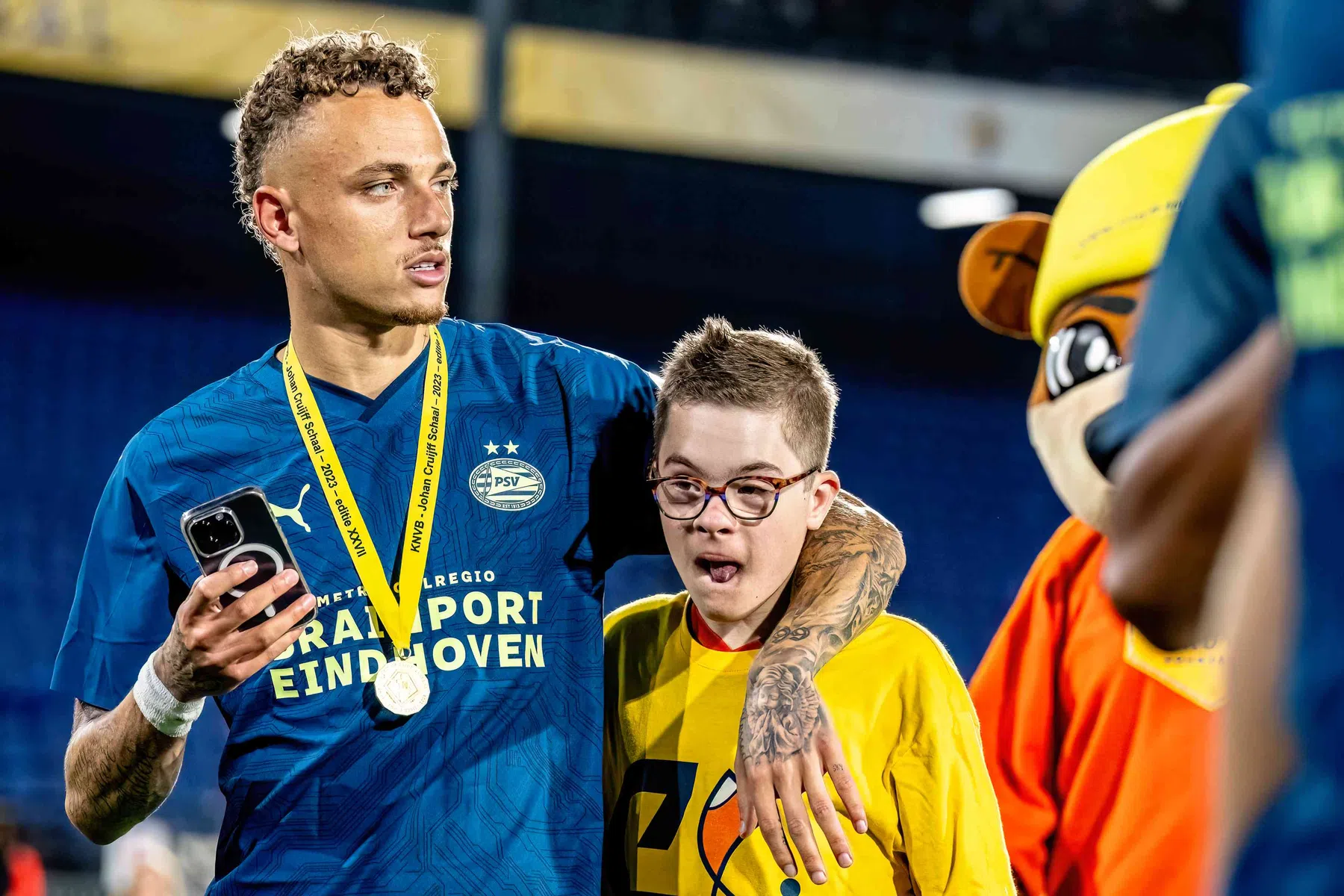 Sympathieke Lang bezorgt jonge fans avond van hun leven