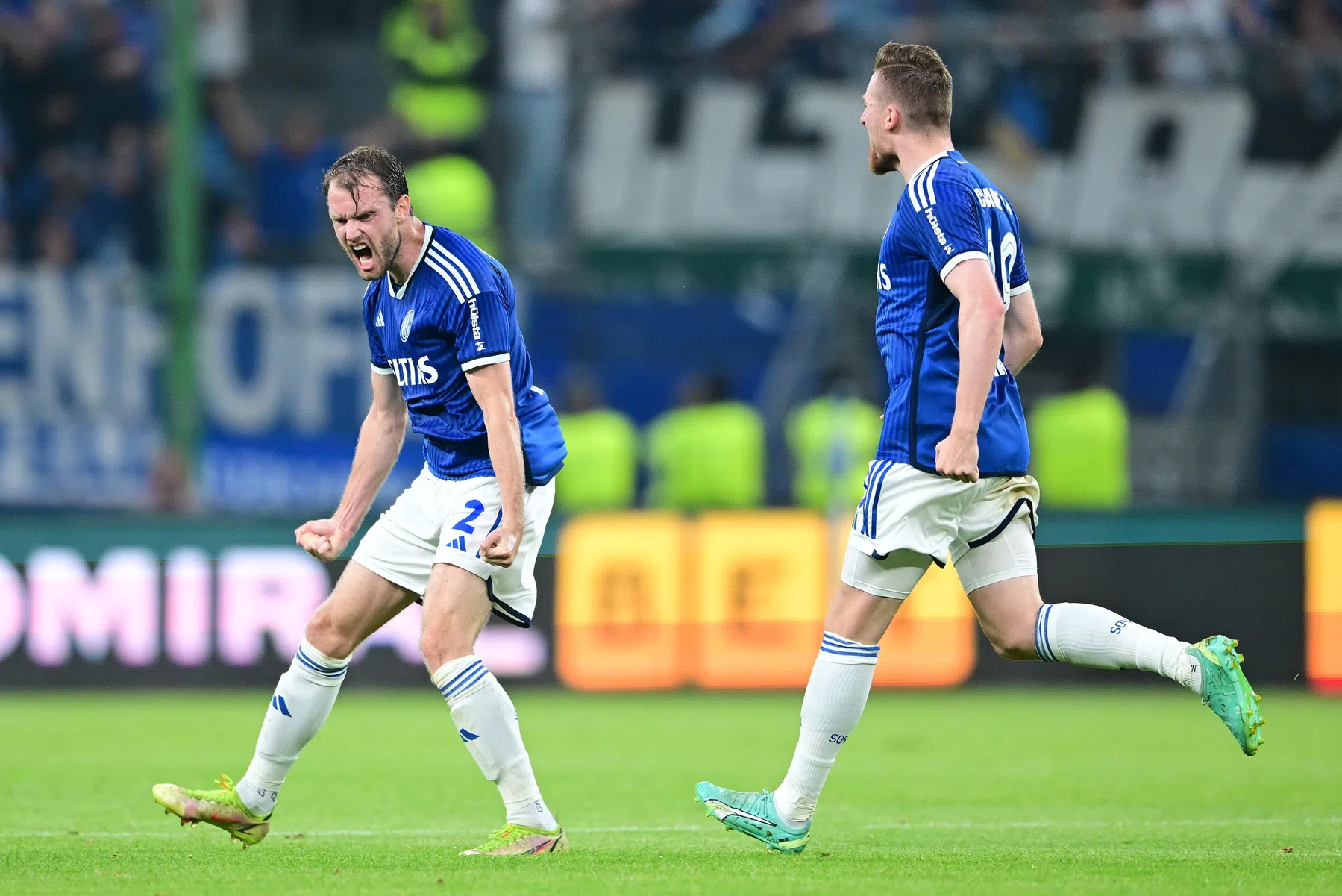 Ouwejan helpt Schalke nu wél aan zege op voormalig Bundesliga-bolwerk