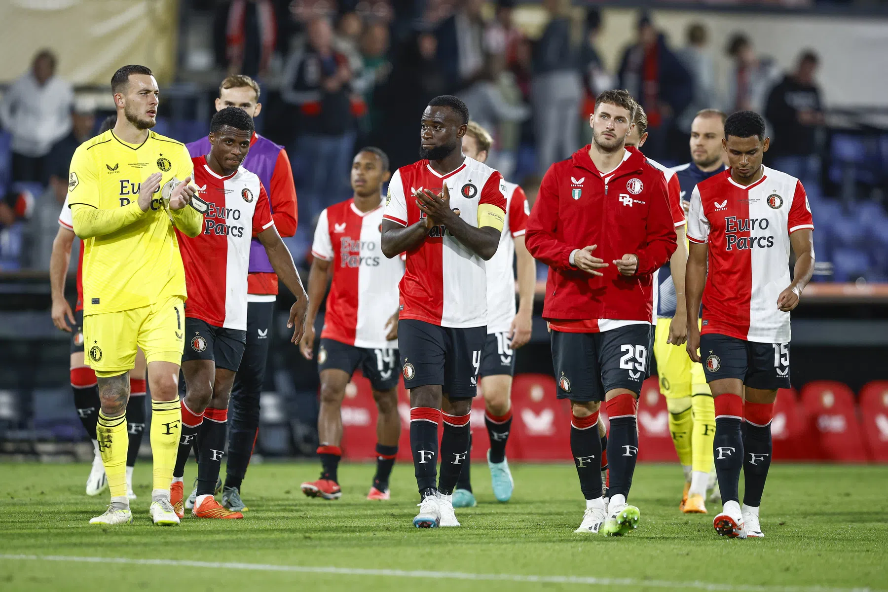 Feyenoord: grotere uitdagingen dan zorgen