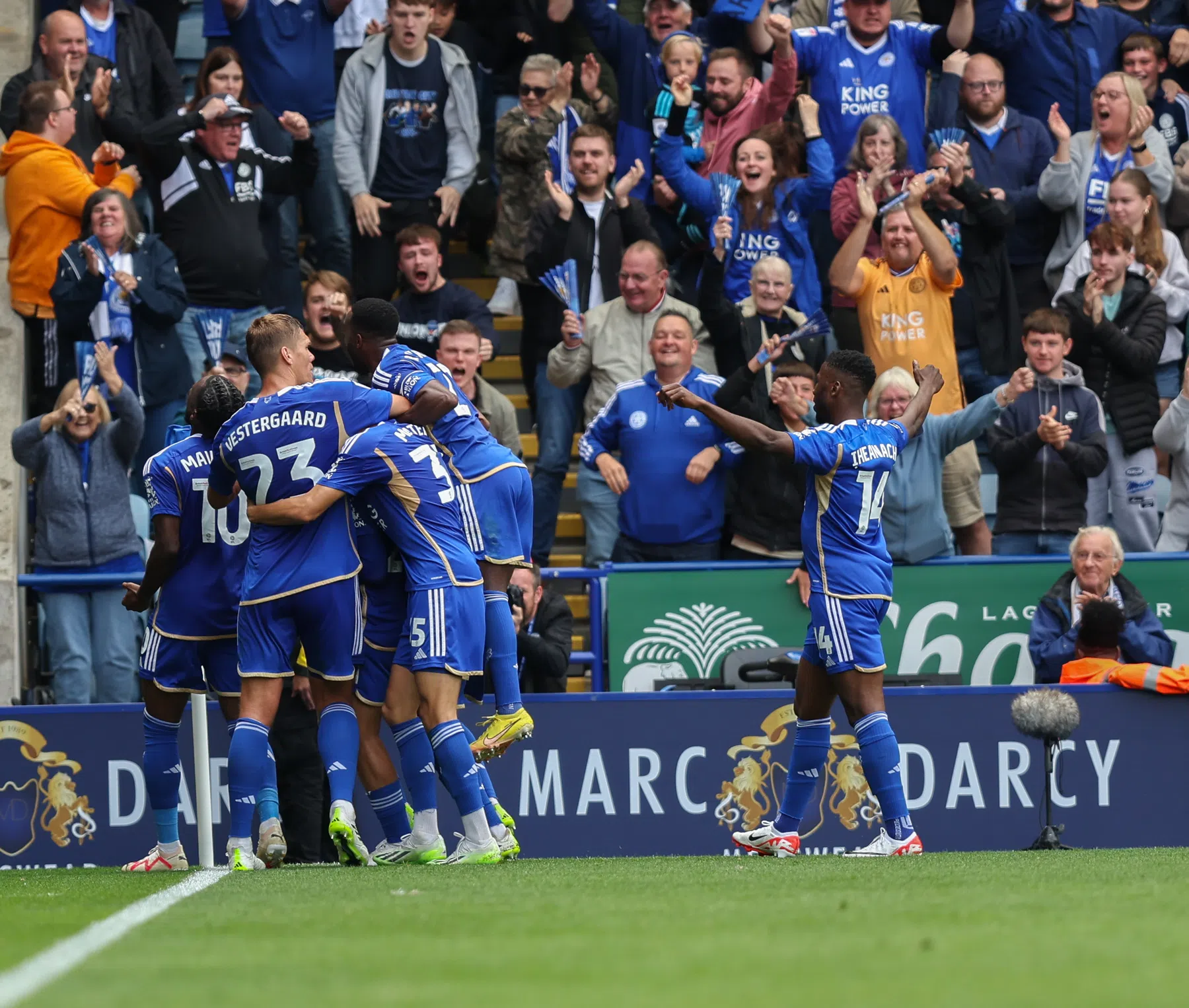 Leicester begint na late comeback heerlijk aan Championship-seizoen