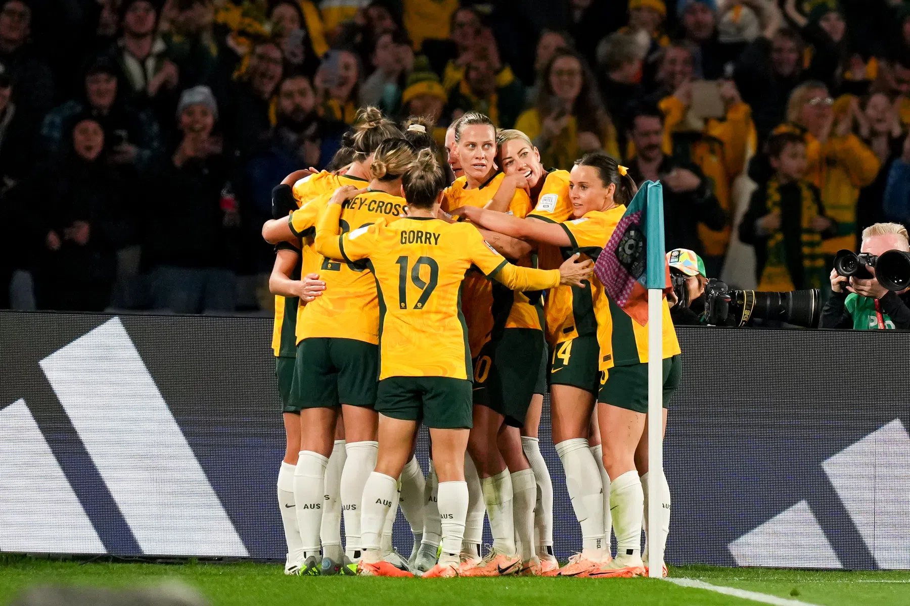 Australië bereikt kwartfinale en ziet sterspeler rentree maken