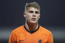 Thumbnail for article: Van de Ven in de voetsporen van Davids, Van der Vaart en Danjuma