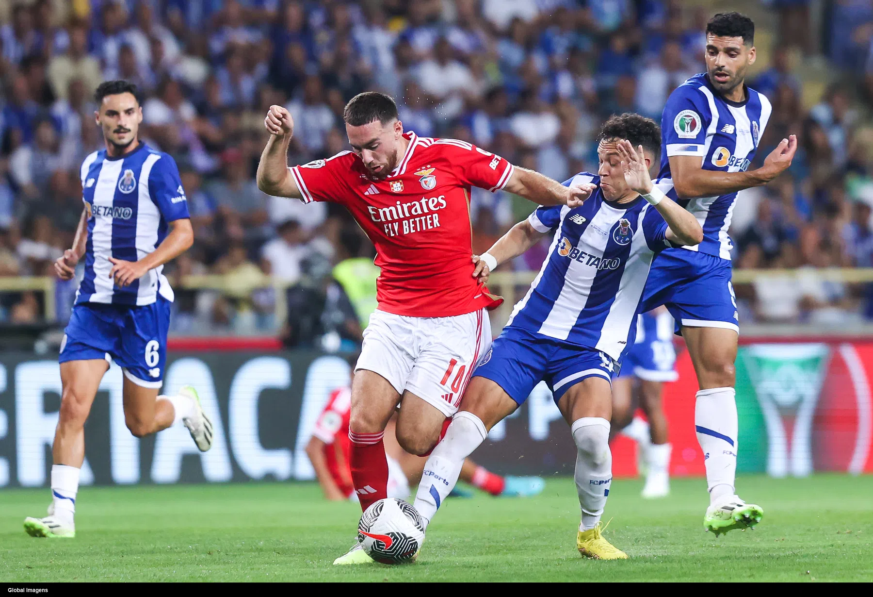 Kökçü levert assist en wint met Benfica de Portugese Super Cup