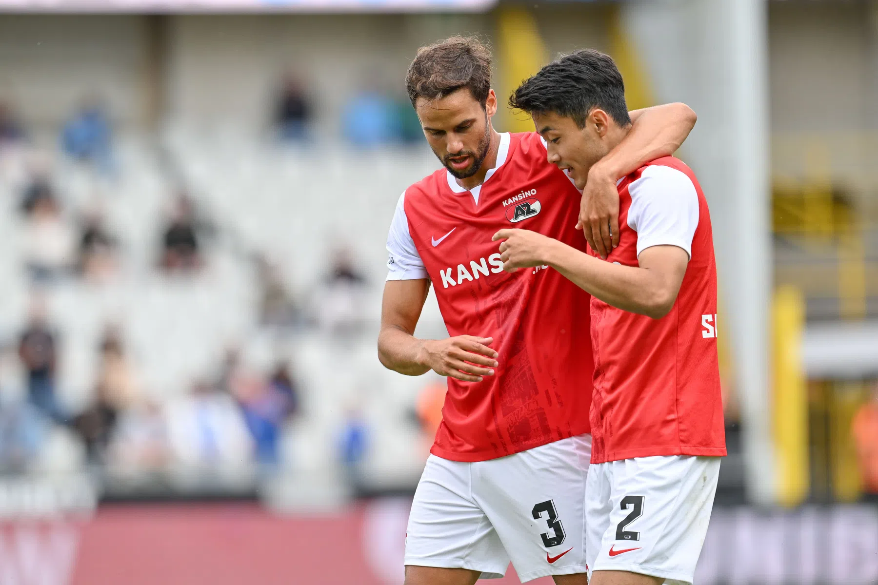 Coach Santa Coloma komt met vreemd antwoord op vraag wie favoriet is tegen AZ