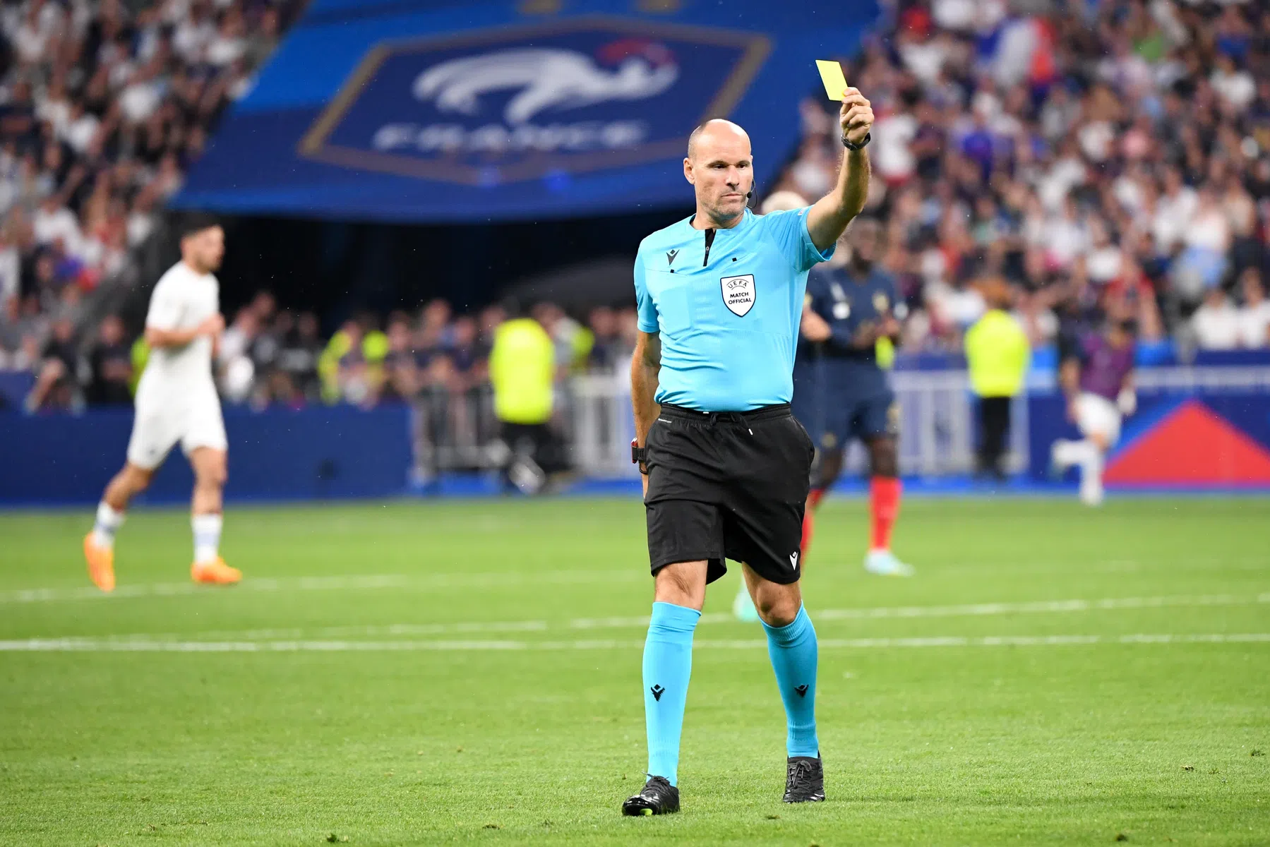 Voetbalwereld is toch nog niet van Mateu Lahoz af