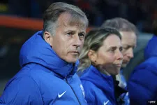 Thumbnail for article: Jonker stoort zich aan speeltijden Oranje: 'Het is belachelijk'
