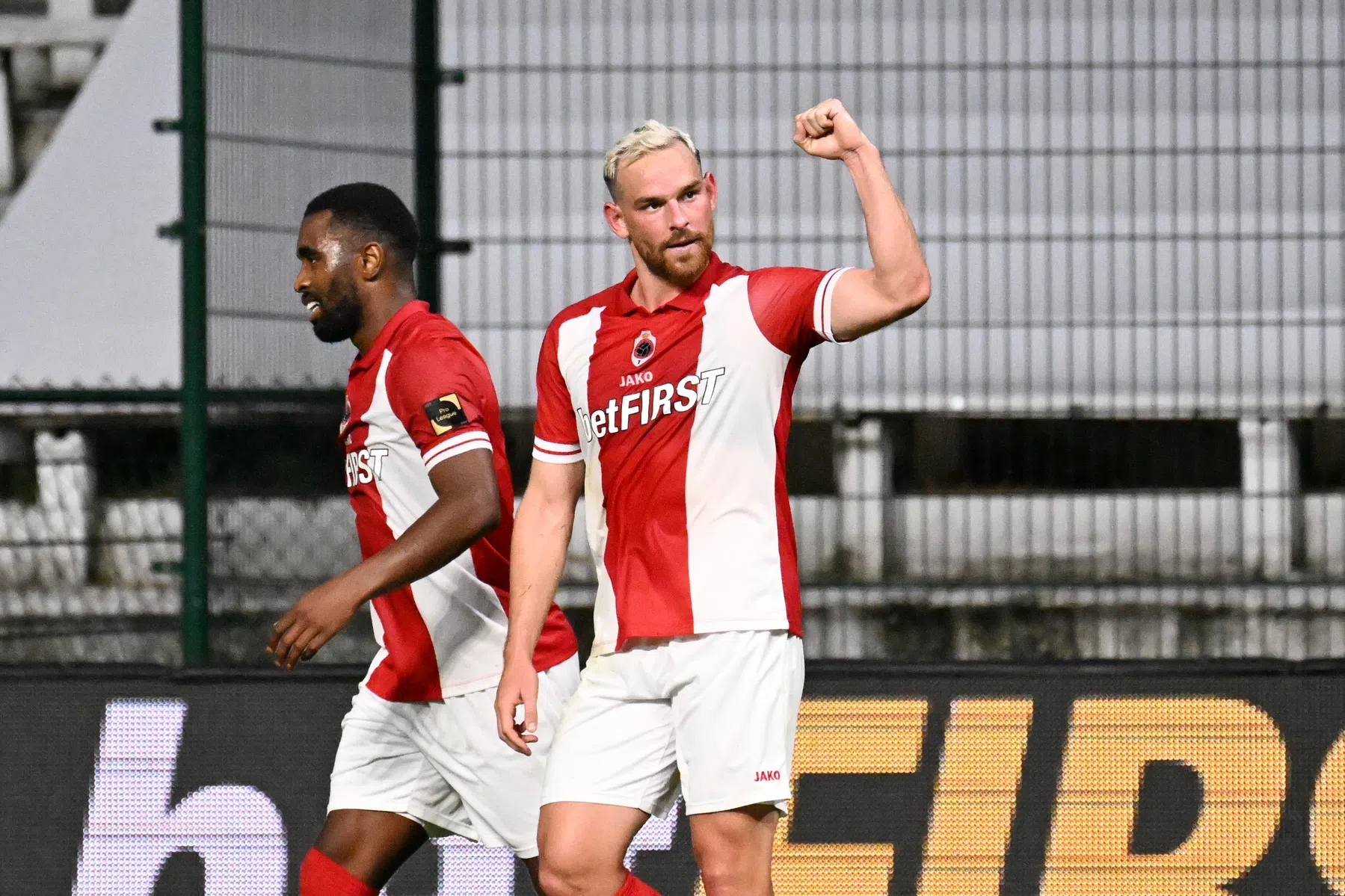 Vincent Janssen leeft zich uit en maakt eerste hattrick voor Antwerp