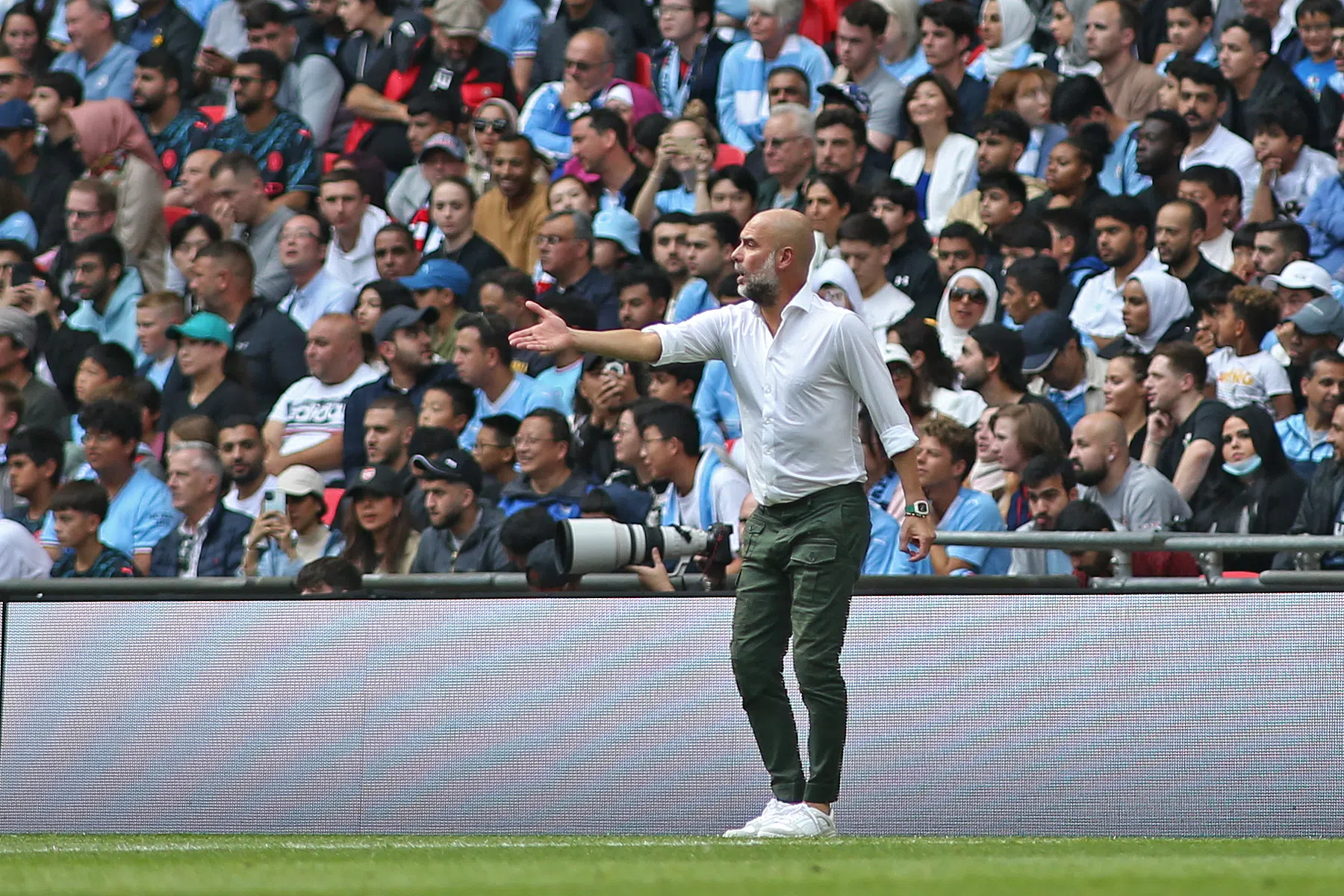 Guardiola heeft goed nieuws over Aké en doet opvallende voorspelling