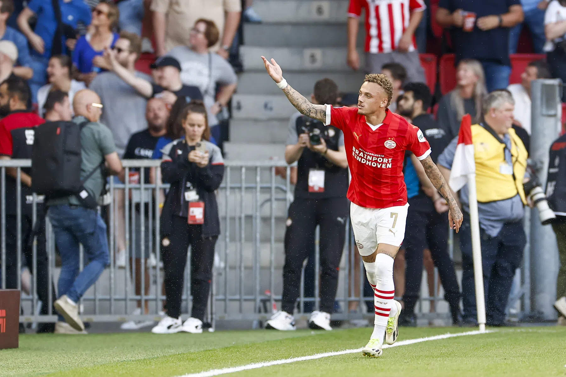 Lang helpt PSV ook aan succesvolle start in Eredivisie