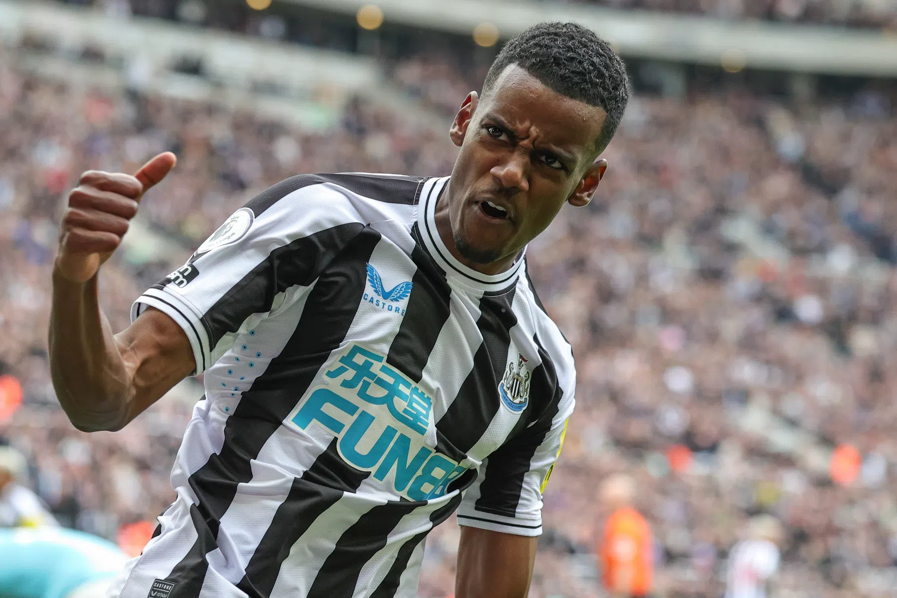 Wervelend Newcastle walst over Aston Villa heen