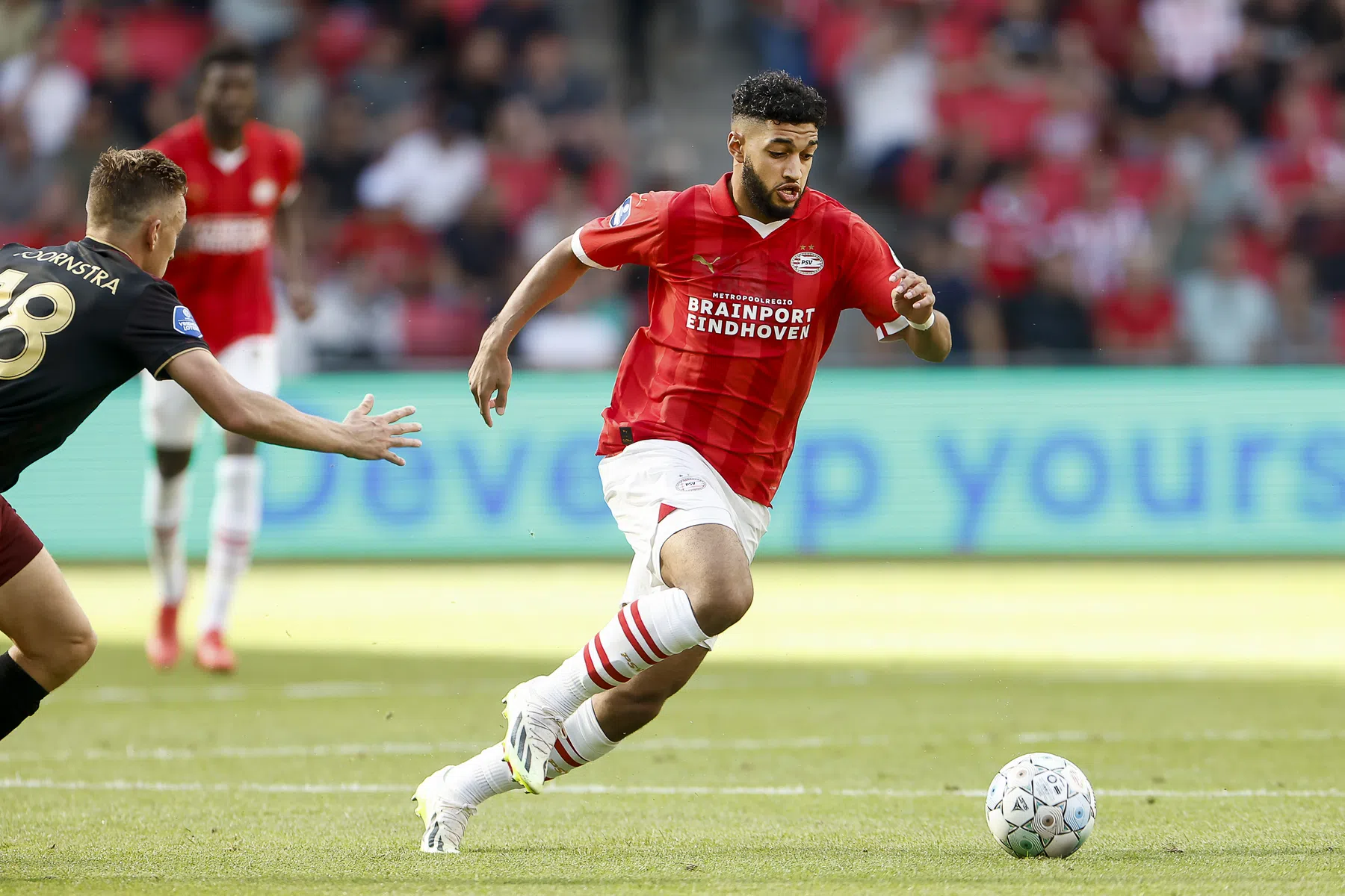 Saibari gaat ondanks toenemende concurrentie voor kans bij PSV